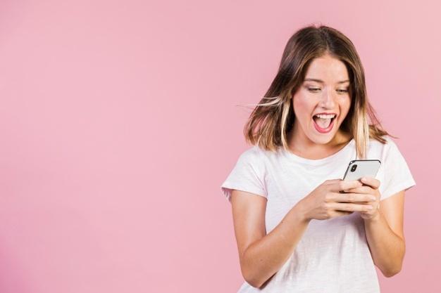 Tiro médio, menina, usando, dela, telefone