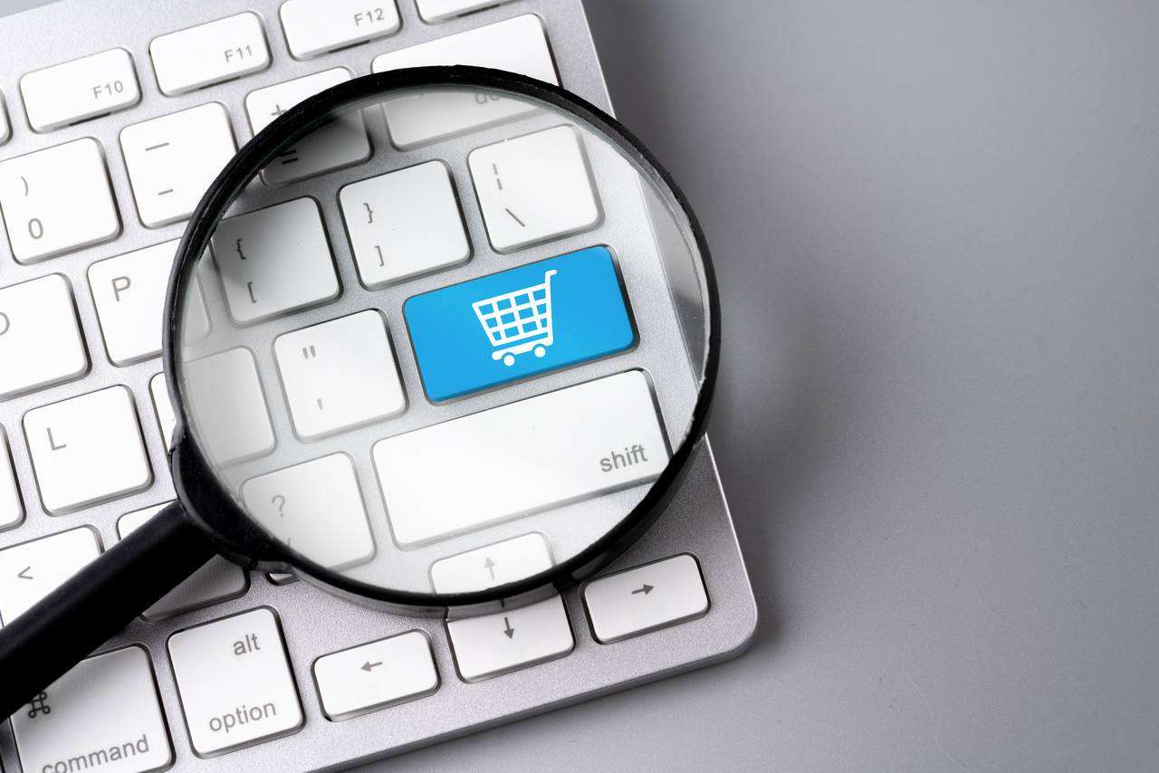 Quais cuidados devo tomar ao escolher uma plataforma de e-commerce?