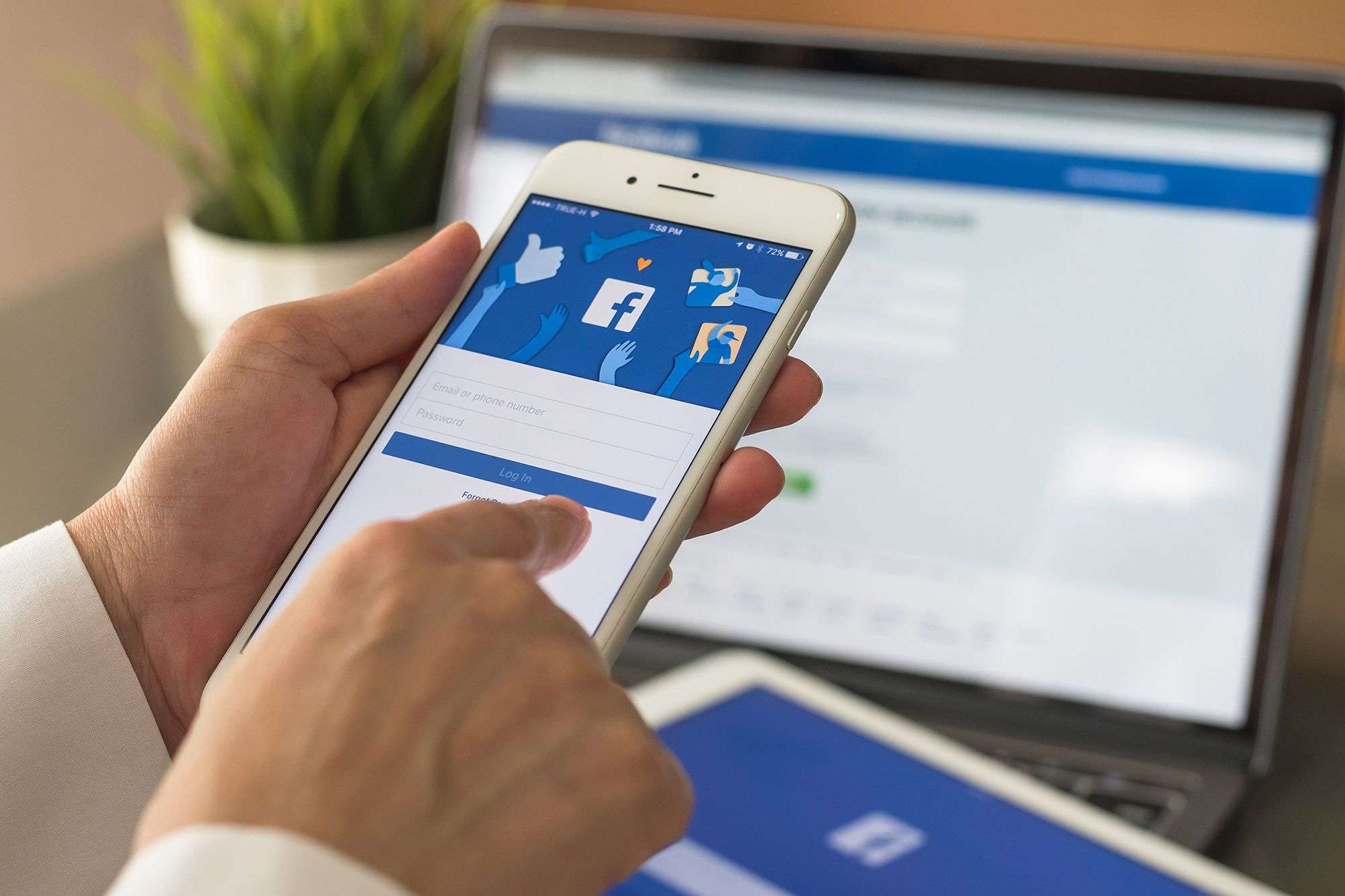 Quais são as vantagens de fazer anúncios no Facebook?